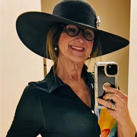 Meet your Posher, Patti - Picture 2 of 5